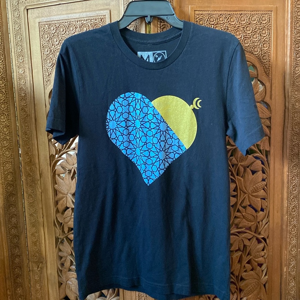 NWOT - Musafir Clothing Co - Dome Heart Short Sleeve T Shirt